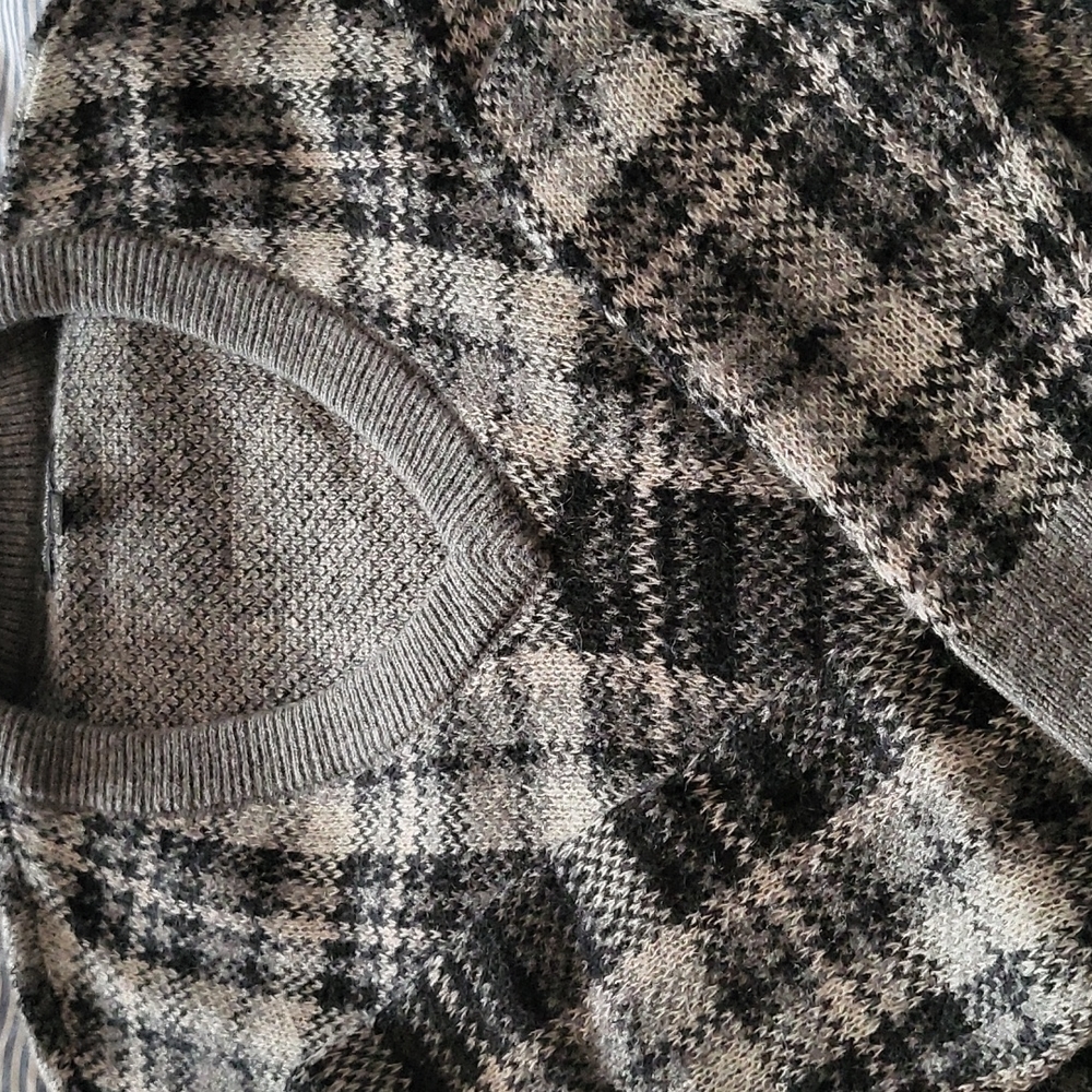 Banana Republic warm soft sweater - Picture 6 of 6